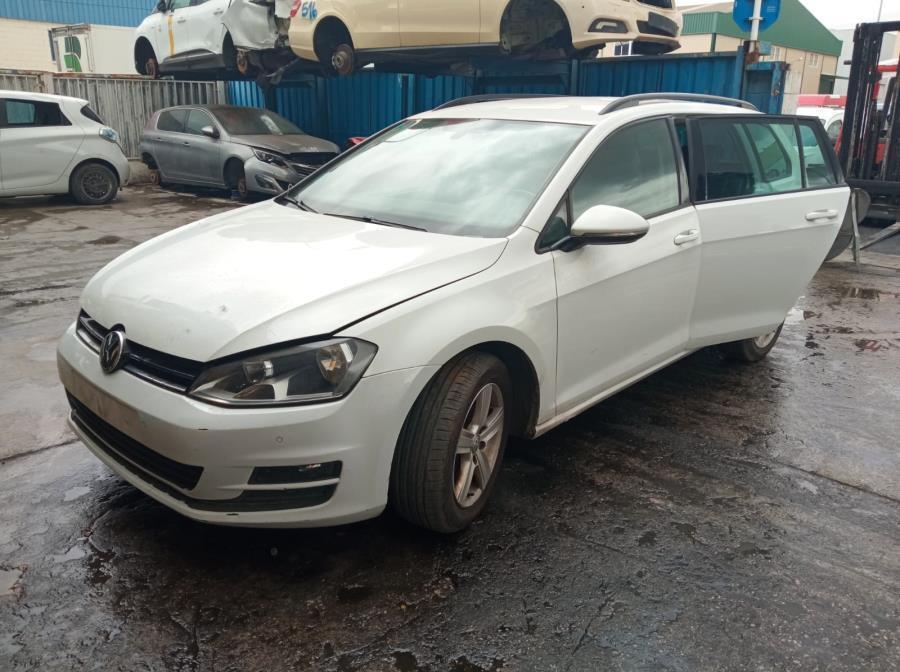 ANTINIEBLA-DELANTERO-DERECHO-VOLKSWAGEN-GOLF-VII-2-0-TDI-150-CV-Ano-2016-Auto-Desguace-Luque